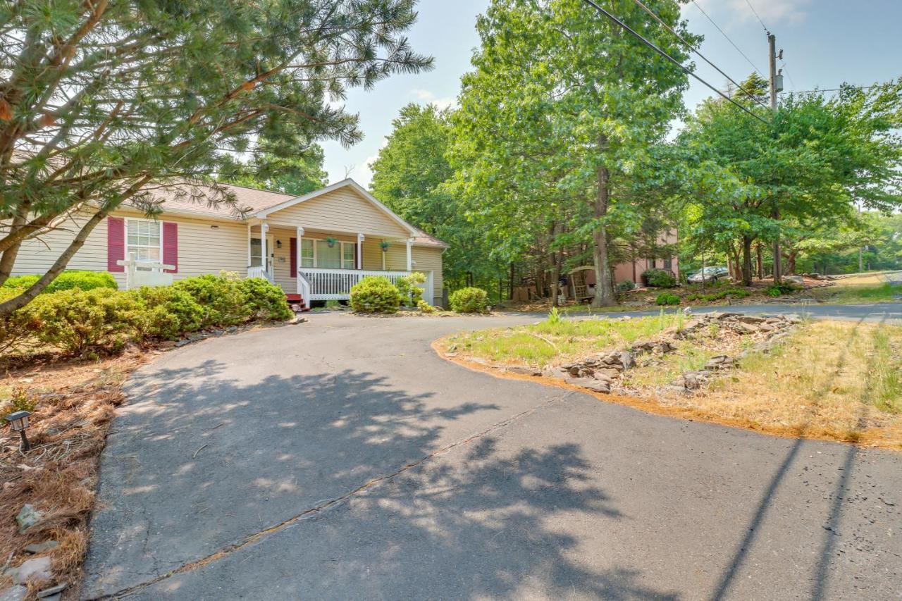 Poconos Retreat With Private Deck And Views * East Stroudsburg